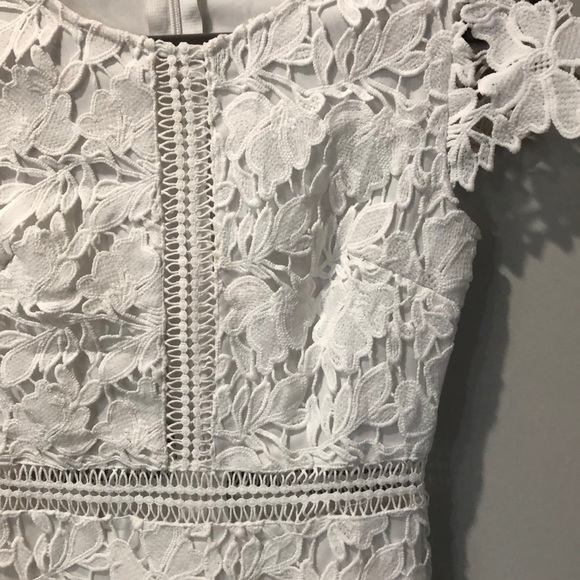 Main Strip White Lace Dress - Picture 14 of 16